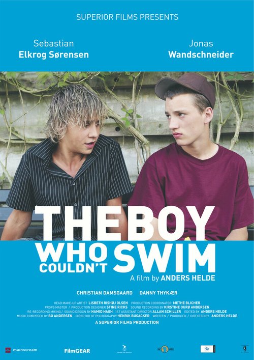 Постер фильма Мальчик, который не умел плавать (2011)