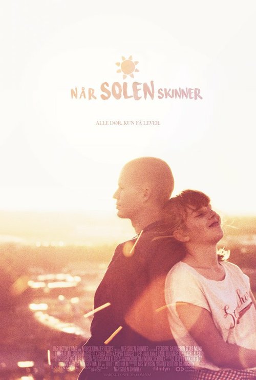 Постер фильма Når solen skinner (2016)